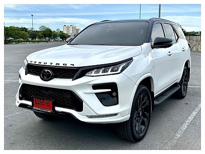 SUV car rental service with driver (Bangkok)